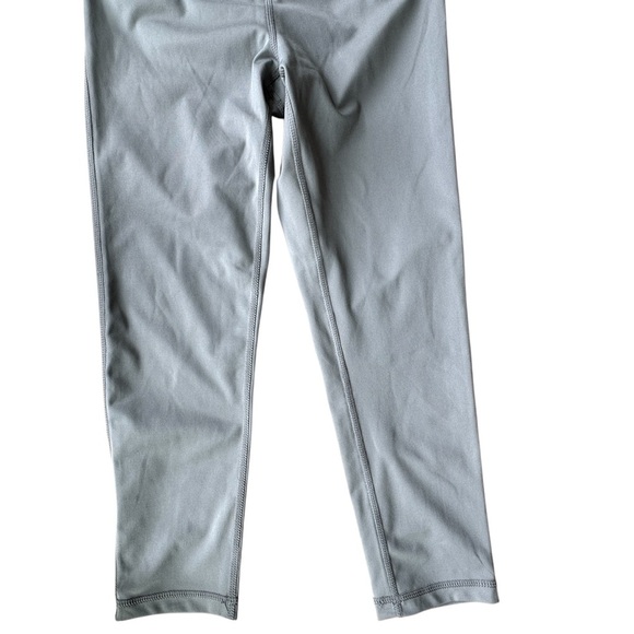 ZELLA STUDIO NWOT LITE CROP LEGGINGS CAPRI GRAY | SIZE: SMALL - Picture 3 of 9